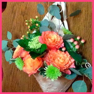 SUMMER ROSES PEW HANGER